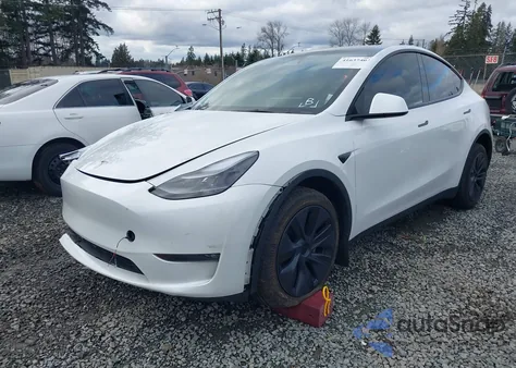 2024 Tesla Model Y Long Range Dual Motor All-Wheel Drive z USA, uszkodzony, nr VIN 7SAYGDEE5RF117892